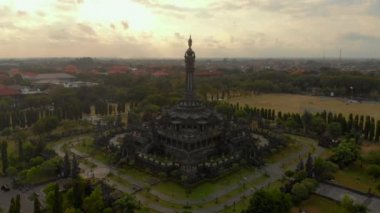 Bali adasındaki Denpasar şehrinin merkezindeki Bajra Sandhi Anıtı 'nın havadan çekimleri, aynı zamanda Bali halkının Hollanda' dan bağımsızlık mücadelesinin tarihi bir anıtı olarak da bilinir.
