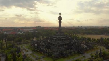 Bali adasındaki Denpasar şehrinin merkezindeki Bajra Sandhi Anıtı 'nın havadan çekimleri, aynı zamanda Bali halkının Hollanda' dan bağımsızlık mücadelesinin tarihi bir anıtı olarak da bilinir.