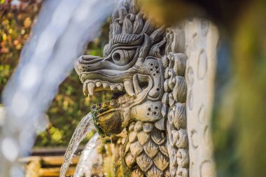 Termal su ağzından heykel Kaplıcalar banjar, bali, Endonezya, serbest