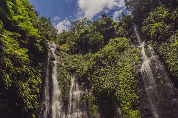 Bali, fiji wasserfall von den sekumbul wasserfällen, indonesien, asien — Stockfoto