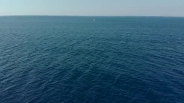 Geleneksel balıkçı teknelerinin Bali adasına yakın açık denizde çekilmiş fotoğrafları.