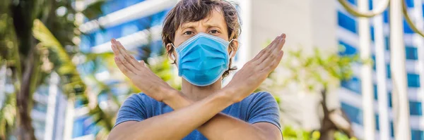 Arrêter la quarantaine afin de ne pas tuer l'entreprise et l'économie OU la quarantaine pour arrêter l'épidémie de virus de la couronne. Gardez vos distances sociales et restez à la maison BANNER, LONG FORMAT — Photo