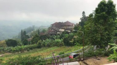 Bali Adası 'ndaki terk edilmiş otel. Telefonla vurulmuş.