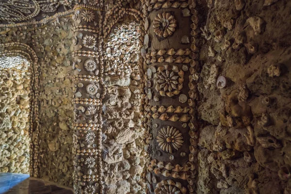 Храм Чуа Ту Ван зроблений з мушель, коралів або лабіринту дракона. Подорож до В "єтнаму — стокове фото