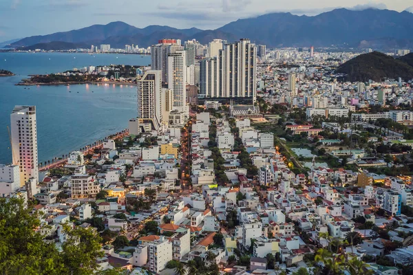 Panorámás nappali kilátás Nha Trang város, népszerű turisztikai célpont Vietnamban — Stock Fotó