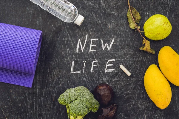 Er is nieuw leven geschreven op krijtbord. Nieuw levensconcept — Stockfoto