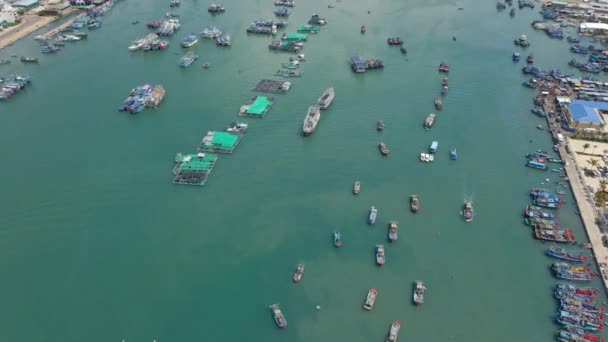 Vue aérienne d'un port occupé de Nha Trang. Voyage au Vietnam concept. — Video