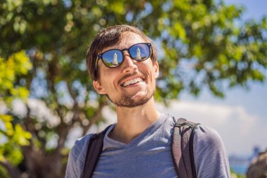 Chua Linh Ung Bai 'de erkek turist Ama Tapınak, Da Nang, Vietnam' da Buda Tapınağı