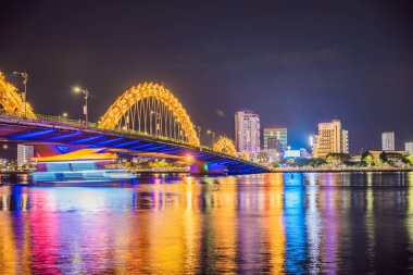 Da Nang, Vietnam 'daki Dragon River Köprüsü Rong Köprüsü.