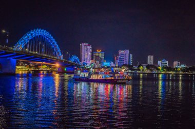 Da Nang, Vietnam 'daki Dragon River Köprüsü Rong Köprüsü.