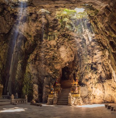Tapınaklı Huyen Khong Mağarası, mermer dağlar, Vietnam