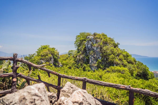 Prachtige marmeren bergen en Da Nang, Vietnam — Stockfoto