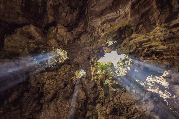 Cueva de Huyen Khong con santuarios, montañas de mármol, Vietnam — Foto de Stock