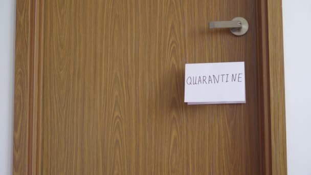 A sign Quarantine on the door handle. Quarantining at home concept. COVID-19 concept — Stock Video