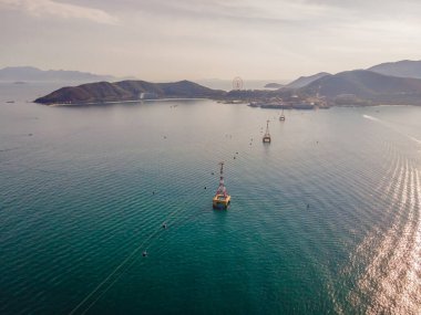 Nha Trang plajındaki teleferik. İHA 'dan hava görüntüsü