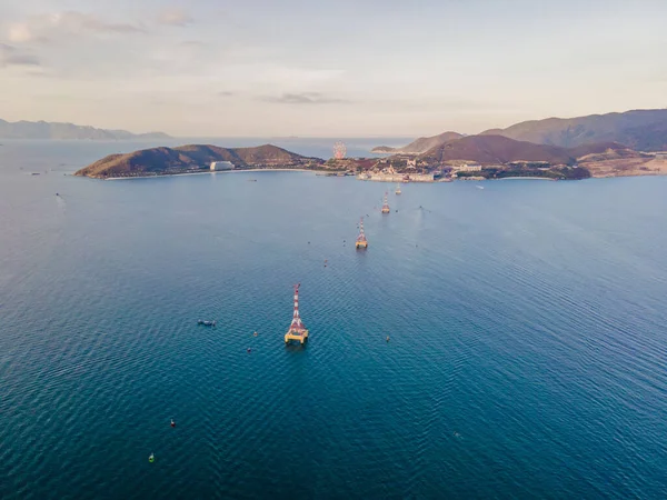 De kabelbaan bij Nha Trang Beach. Luchtfoto van drone — Stockfoto