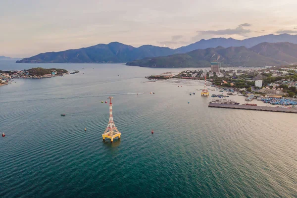 Nha Trang plajındaki teleferik. İHA 'dan hava görüntüsü