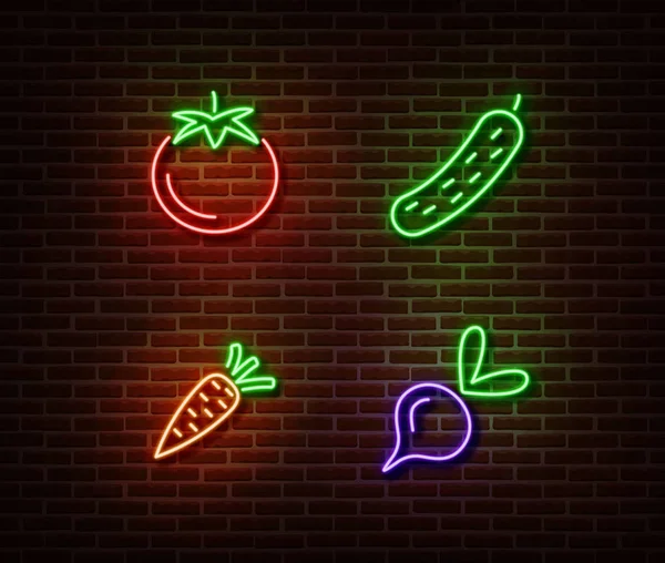 Legumes de néon sinais vetor isolado na parede de tijolo. Tomate, pepino, cenoura, beterraba símbolo de luz — Vetor de Stock