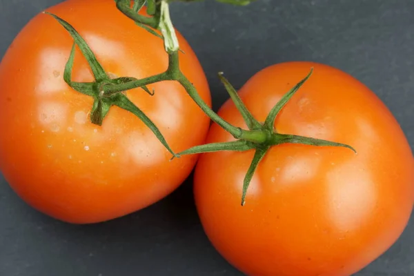 Rote Tomaten Auf Einem Hölzernen Hintergrund — Stockfoto