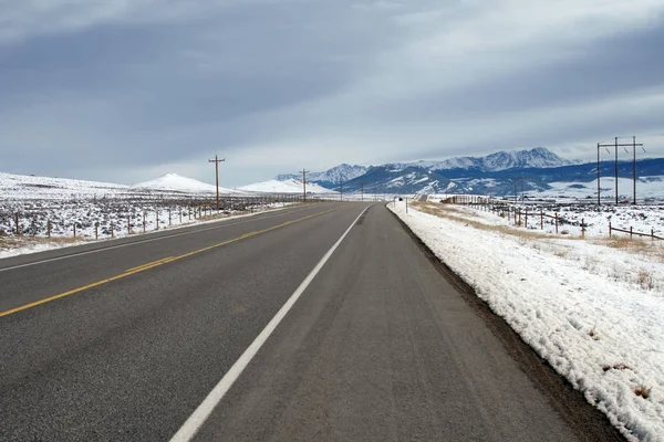 Estrada rodoviária na temporada de inverno — Fotografia de Stock