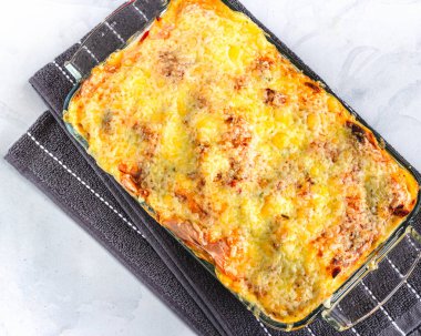 Fırınlanmış Tavuk Makarnası Basil Yaprakları Üst Görünüm Fotoğrafı