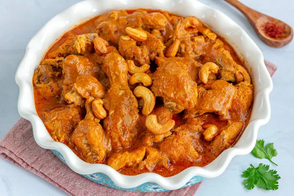 Shahi Chicken Korma - Hint usulü körili Saffron ve kaju fıstıklı tavuk