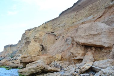 mavi deniz kayalıkları vahşi plajlar yüksek kayalıklar