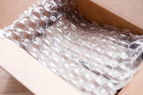 Envoltura Plástico Con Grandes Burbujas Caja Cartón — Foto de Stock