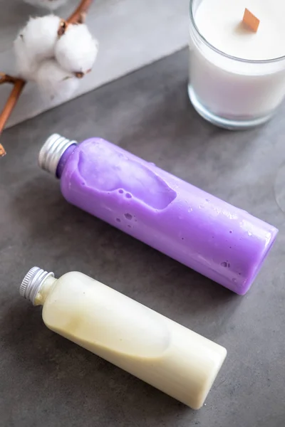 Botol Dengan Produk Kosmetik Spa Alami Dari Atas Pada Meja Stok Foto Bebas Royalti