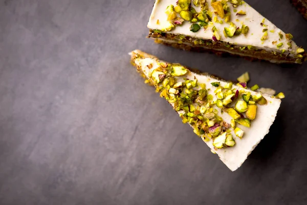 Raw Vegan Pistachio Carrot Cake Cashew Cream Layers Concrete Table — Stock Photo, Image