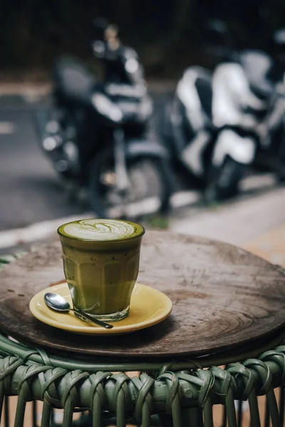 Matcha Chá Arte Latte Com Leite Coco Vegan Mesa Café — Fotografia de Stock