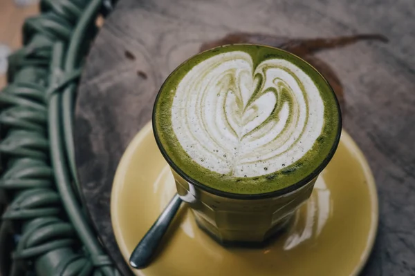 Matcha Chá Arte Latte Com Leite Coco Vegan Cima Mesa — Fotografia de Stock