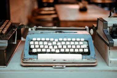 Eski moda, retro daktilo yakın fotoğraf kadar. Filtre efekti güneş fişekleri