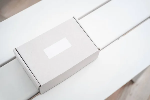 Kotak Kerajinan Atas Meja Putih Dari Atas Paket Produk Mockup — Stok Foto