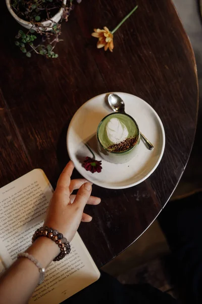 Matcha Latte Art Vegan Coconut Milk Glass Overhead Woman Hand — Stock Photo, Image