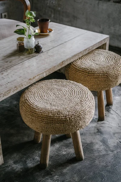 Natural Straw Pouf Cushion Chair Wooden Legs Grey Concrete Floor — Stock Photo, Image