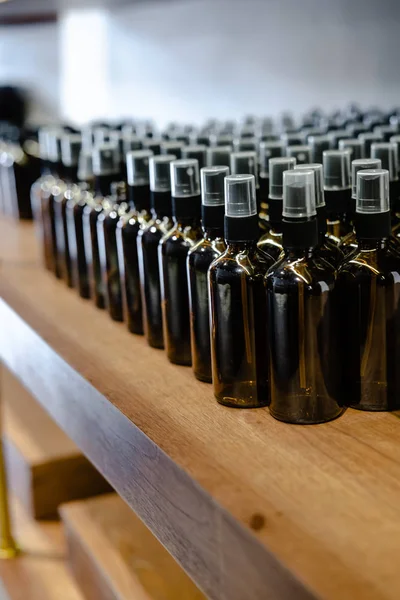 Seperangkat Botol Coklat Gelap Untuk Kosmetik Dan Produk Obat — Stok Foto