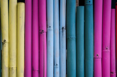 Yaratıcı parlak renkli dikey bambu arka plan