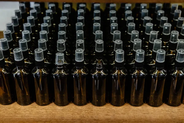 Σετ γυαλιού σκούρο καφέ μπουκάλια καλλυντικών — Φωτογραφία Αρχείου