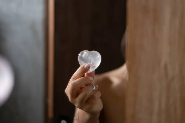 Woman holds rose quartz heart crystal — Stock Photo, Image