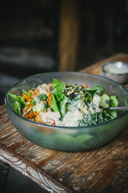 Vegan Buda kasesi salatası.