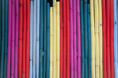 Yaratıcı parlak renkli dikey bambu arka plan