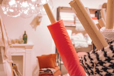 Doğal moda kumaş ve tekstil ruloları
