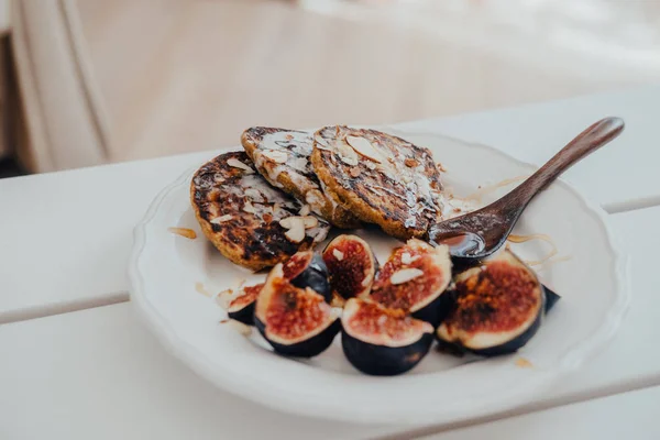 Vegan gluten free pancakes on white wooden table — Stock Photo, Image