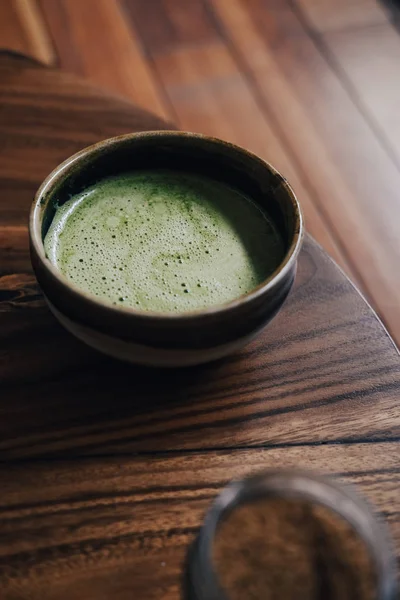 Chá Matcha com leite de coco vegan — Fotografia de Stock