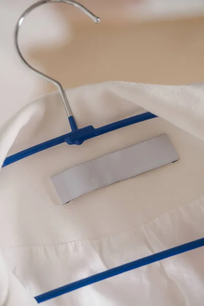 Label Pakaian Pada Kain Putih Ligh Fashion Merek Mock Closeup — Stok Foto