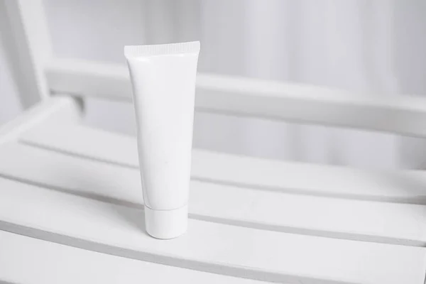 White Cosmetic Tube White Background Beauty Product Brand Package Mockup — Stock Photo, Image
