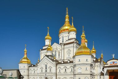 Dini bina, altın kubbe ile Ortodoks Hıristiyan Katedrali. Başkalaşım Katedrali, kutsal Dormition Pochayiv Lavra Ukrayna.