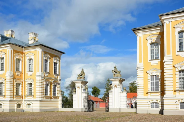 Château Baroque Avec Jardins Ornementaux Palais Rundale Lettonie — Photo