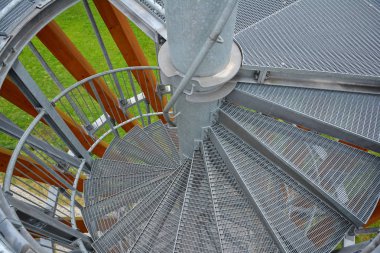 Gözcü Kulesi, inşaat ile metal merdiven spiral merdivenler. Gözetleme Kulesi, post veya işaret, hangi göz kulak veya manzara görüntülemek yer.